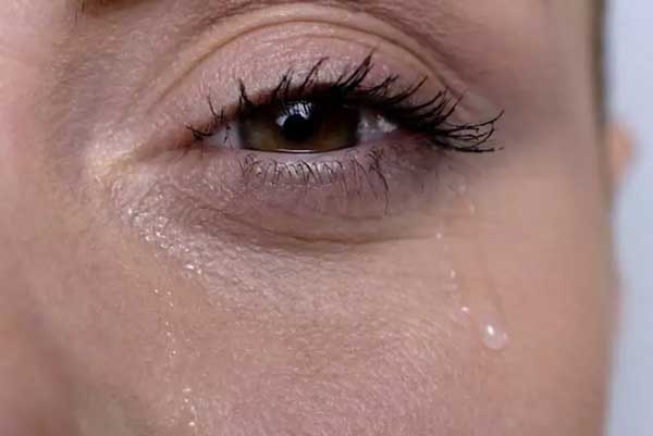 اثر گریه کردن و اشک روی پوست 